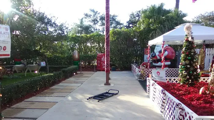 Lake Worth Village Picture 3