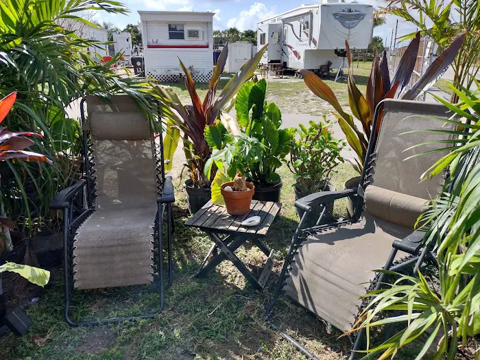Holt's Lazyland Mobile Home & RV Community Picture 2