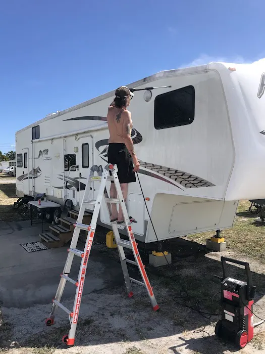 Holt's Lazyland Mobile Home & RV Community Picture 8