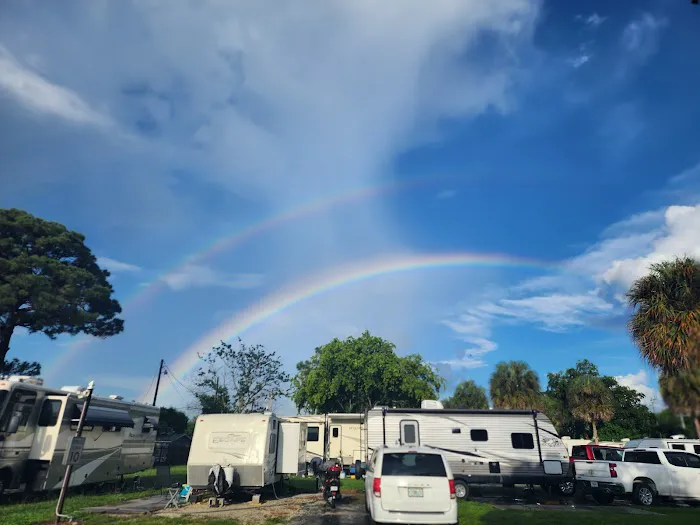 Palm Beach Traveler RV Park Picture 5