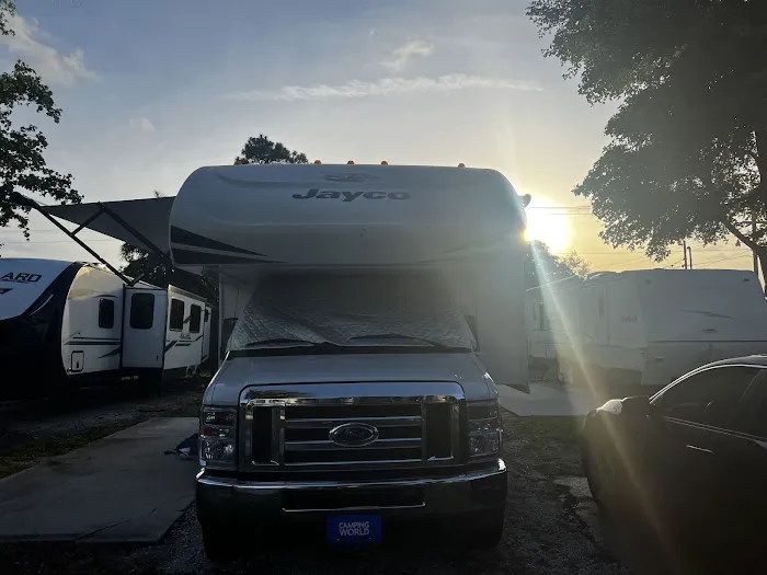 Palm Beach Traveler RV Park Picture 7