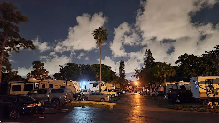 Palm Beach Traveler RV Park Picture 10