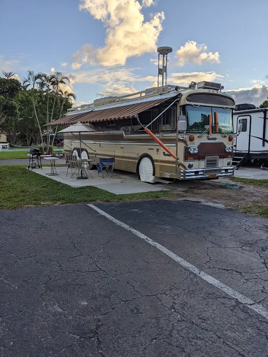 Palm Beach Traveler RV Park Picture 9