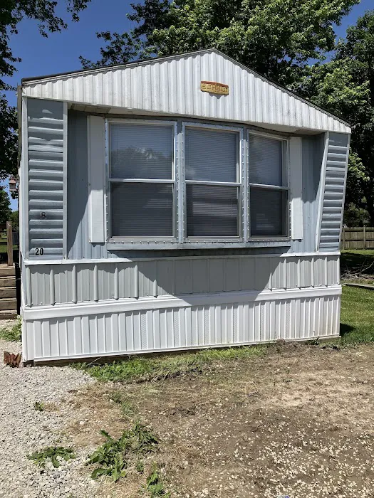 Vine and Roses Mobile Home Park Picture 2