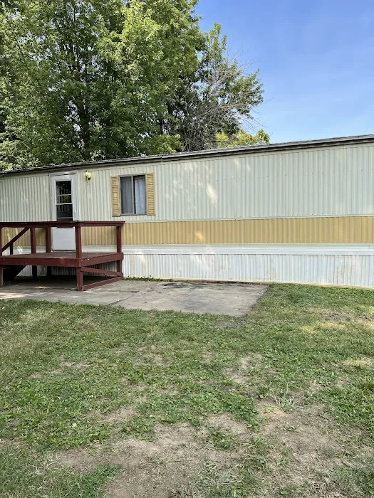 Vine and Roses Mobile Home Park Picture 5