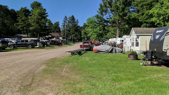 Wolf's Den Tavern & Resort Picture 2