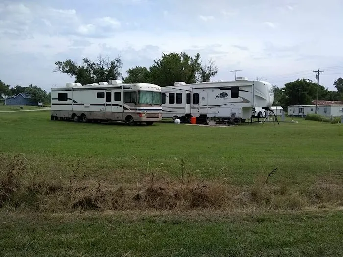 King of the Road Travel Park Picture 2