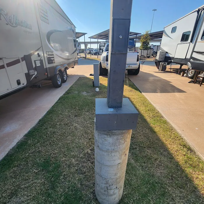 Lakeshore RV Resort Picture 7