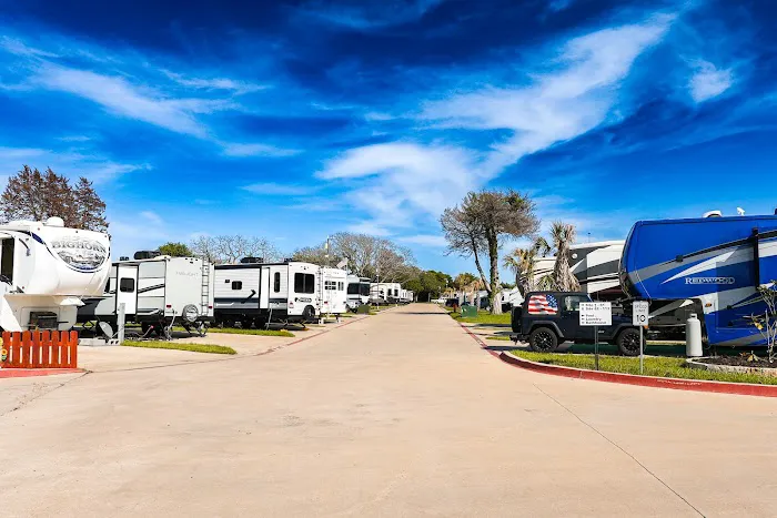 TR3 RV Resort - Terrell Tx RV Park Picture 6