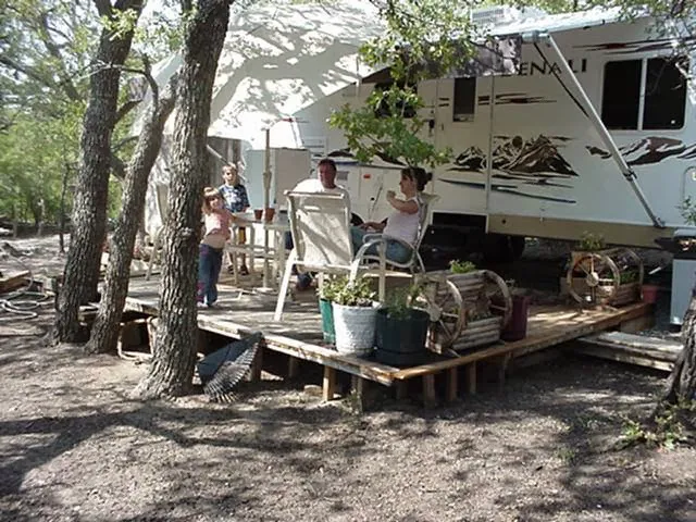 River N Lakes RV Park Picture 1