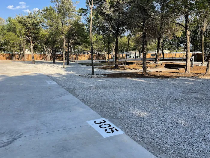 Lake Dallas RV Park Picture 10