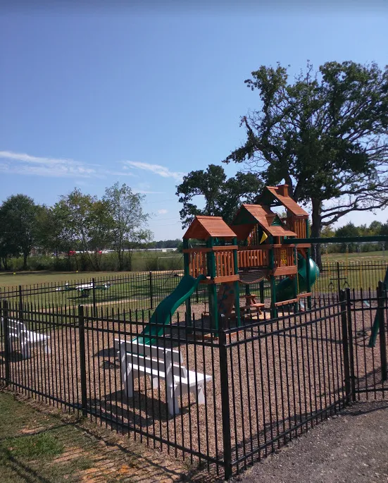 Tyler Oaks RV Resort Picture 4