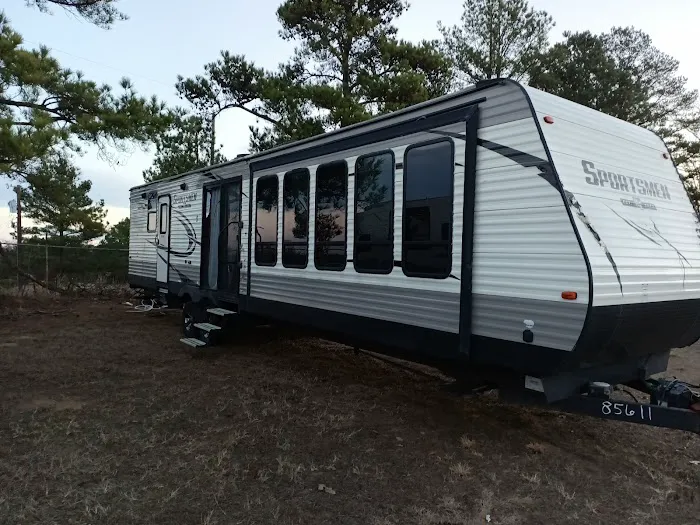 Logan's Way RV Park Picture 9