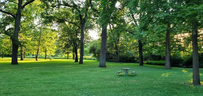 Walnut Woods State Park Campground Picture 9