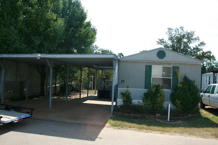 Comfort Lake Village Picture 3