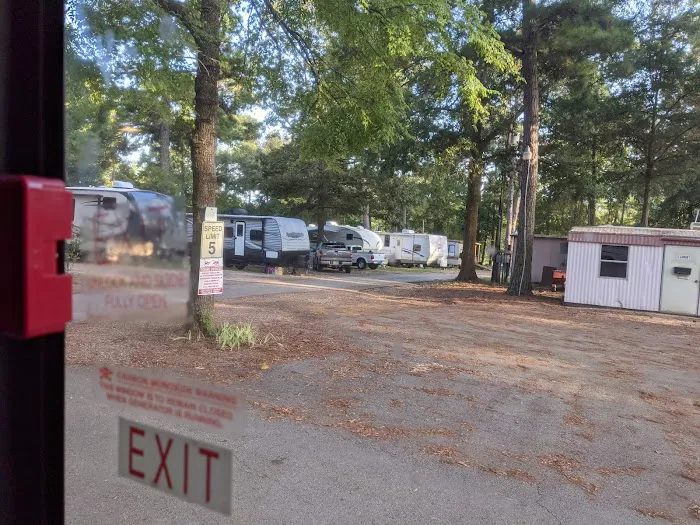 Pinewood RV Park Picture 1