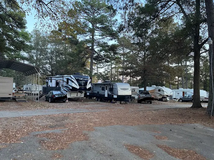 Pinewood RV Park Picture 2
