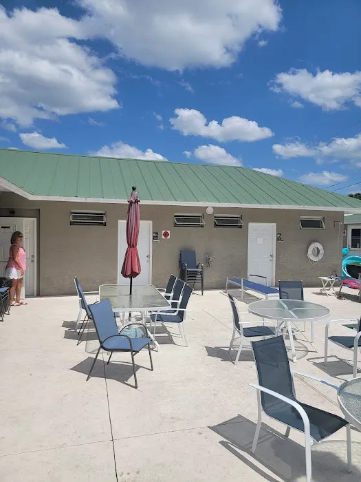 Palm Lake RV Resort Picture 3
