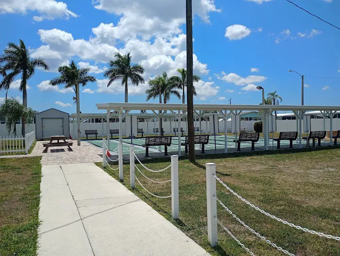 Tamiami Village & RV Park Picture 9