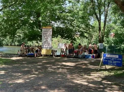 River's Edge Apple River Tubing & Camping Picture 3