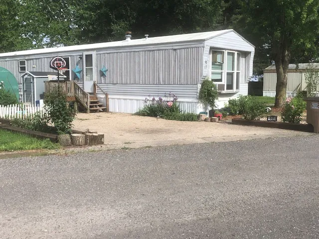 Whispering Pines Mobile Home Park Picture 10