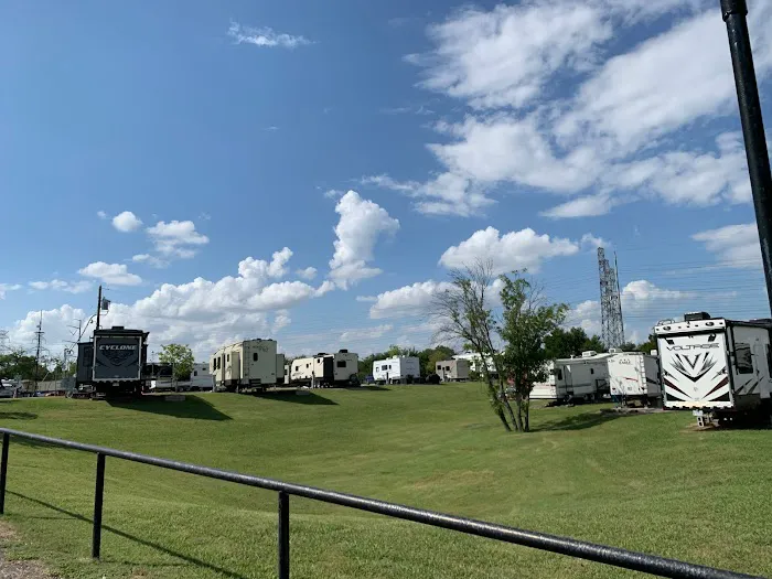 Plantation Place Dallas RV Park Picture 1