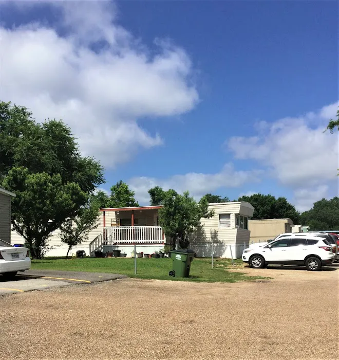 Happy Mobile Home Park Picture 8