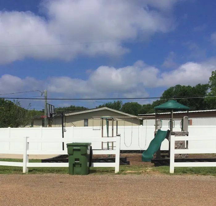 Happy Mobile Home Park Picture 1