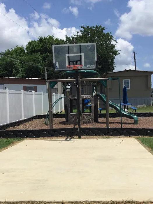 Happy Mobile Home Park Picture 5