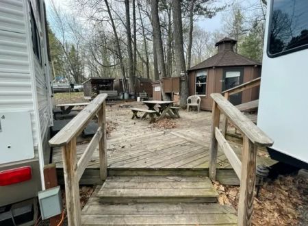 Lincolnwood Resort & Bar