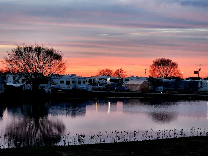 Lakeside RV Park Picture 10