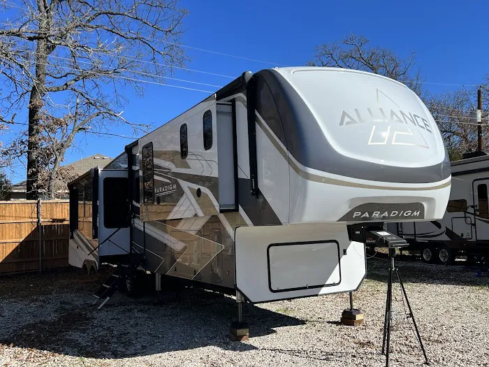 Dallas Shady Oaks RV Park & Tiny Home Community Picture 6