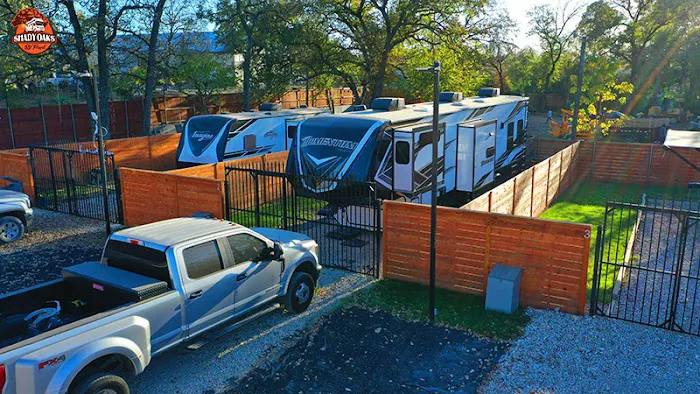 Dallas Shady Oaks RV Park & Tiny Home Community Picture 2