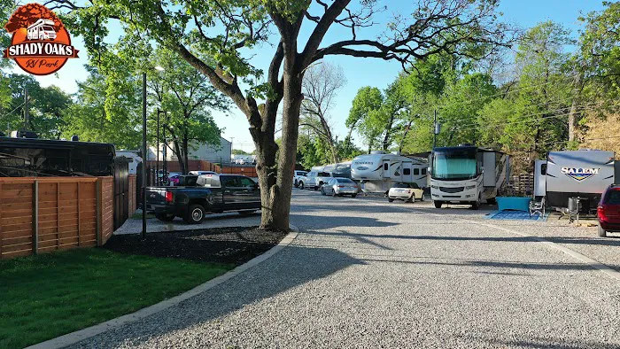 Dallas Shady Oaks RV Park & Tiny Home Community Picture 4