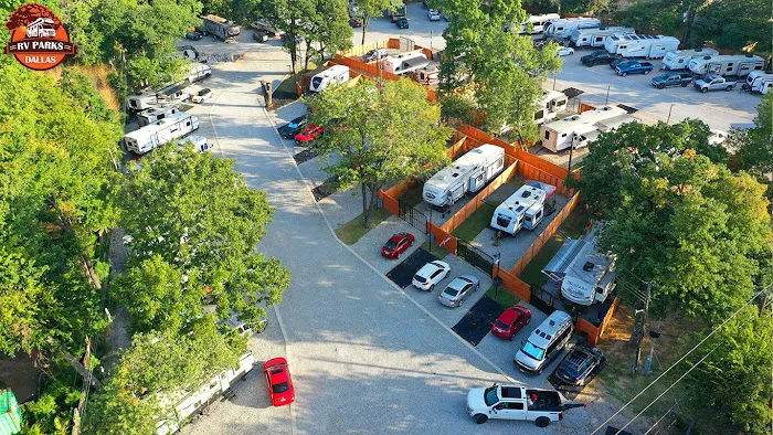 Dallas Shady Oaks RV Park & Tiny Home Community Picture 8