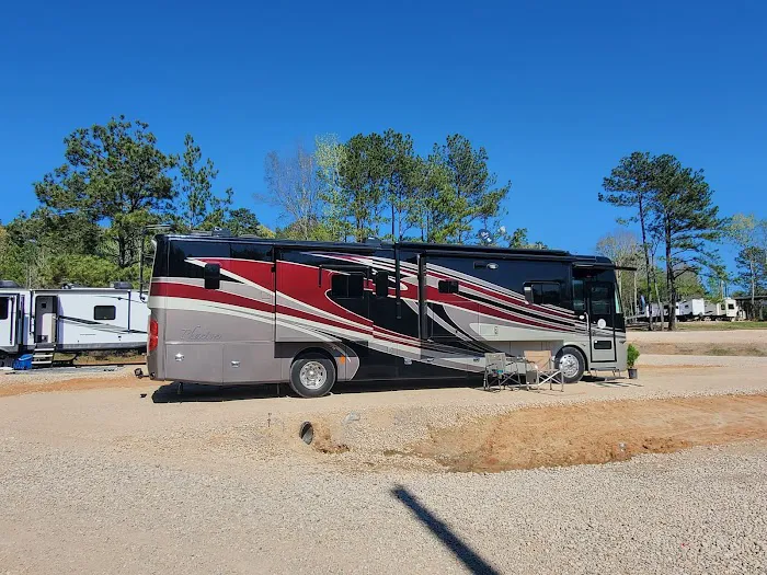 Sunshine Oaks RV Park Picture 2