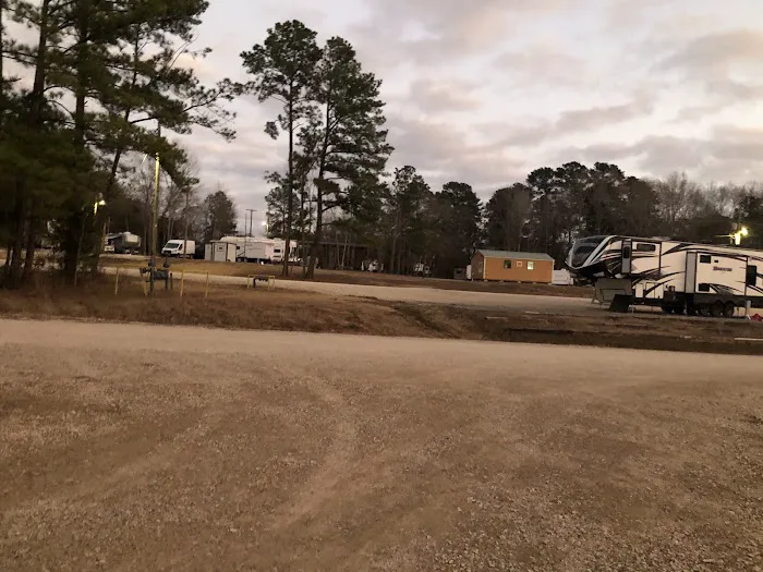 Sunshine Oaks RV Park Picture 9