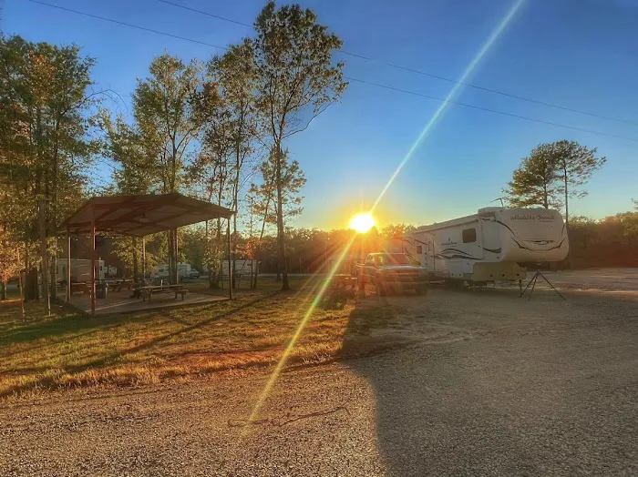 Sunshine Oaks RV Park Picture 7