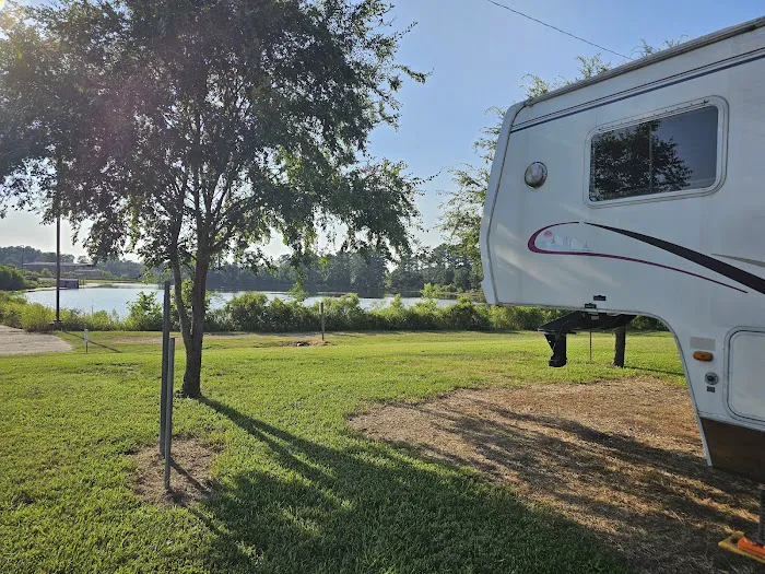Clearview Lake RV Park Picture 9