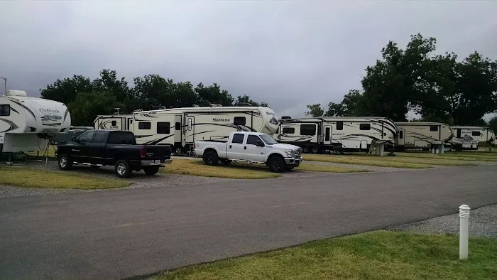 Pecan Grove RV Resort Picture 2
