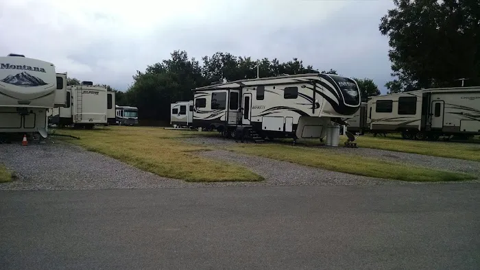 Pecan Grove RV Resort Picture 3