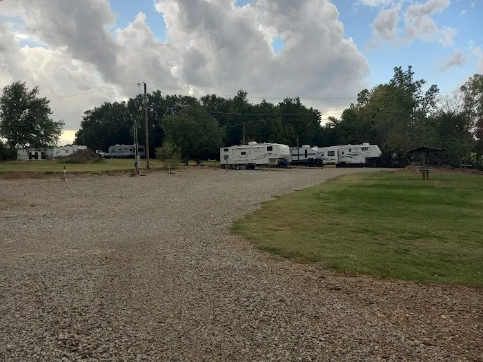 Happy Camper RV Park Picture 2