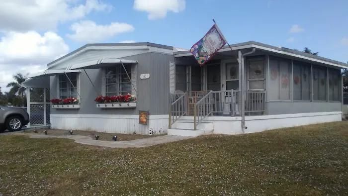 Colonial Estates Mobile Home Park Picture 3