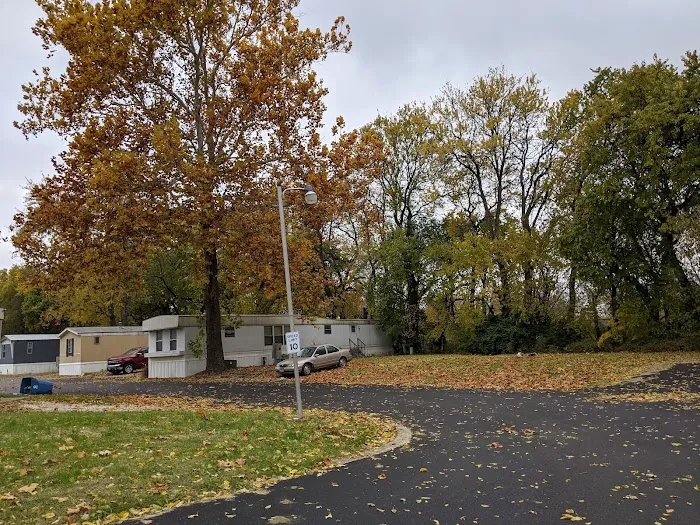 Pinewood Mobile Home Community Picture 9