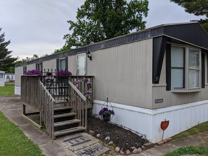 Pinewood Mobile Home Community Picture 3