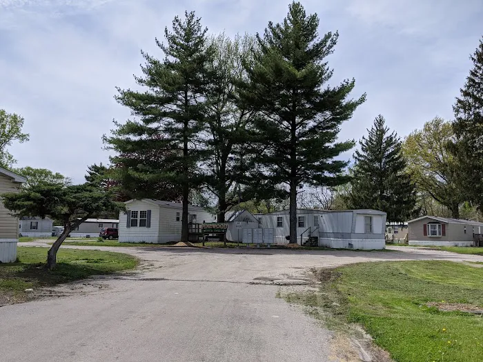 Pinewood Mobile Home Community Picture 6