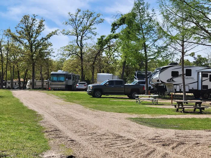 TX Log Cabin RV Park Picture 1