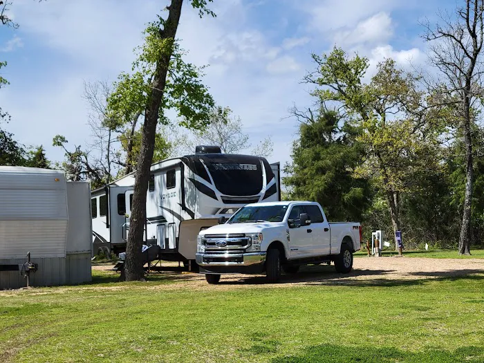 TX Log Cabin RV Park Picture 10