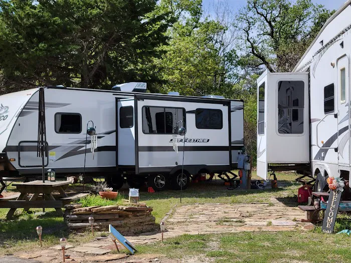 TX Log Cabin RV Park Picture 2