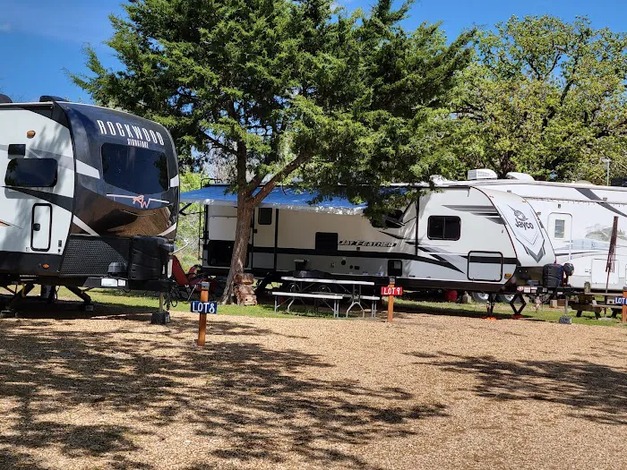 TX Log Cabin RV Park Picture 7